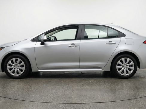 Used 2025 Toyota Corolla LE image 5
