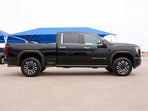 Used 2025 GMC Sierra 2500 Denali Ultimate AWD/4WD image 2