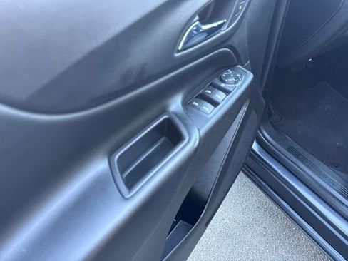 Used 2022 Chevrolet Equinox LT image 11