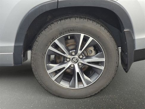 Used 2017 Toyota Highlander LE image 36