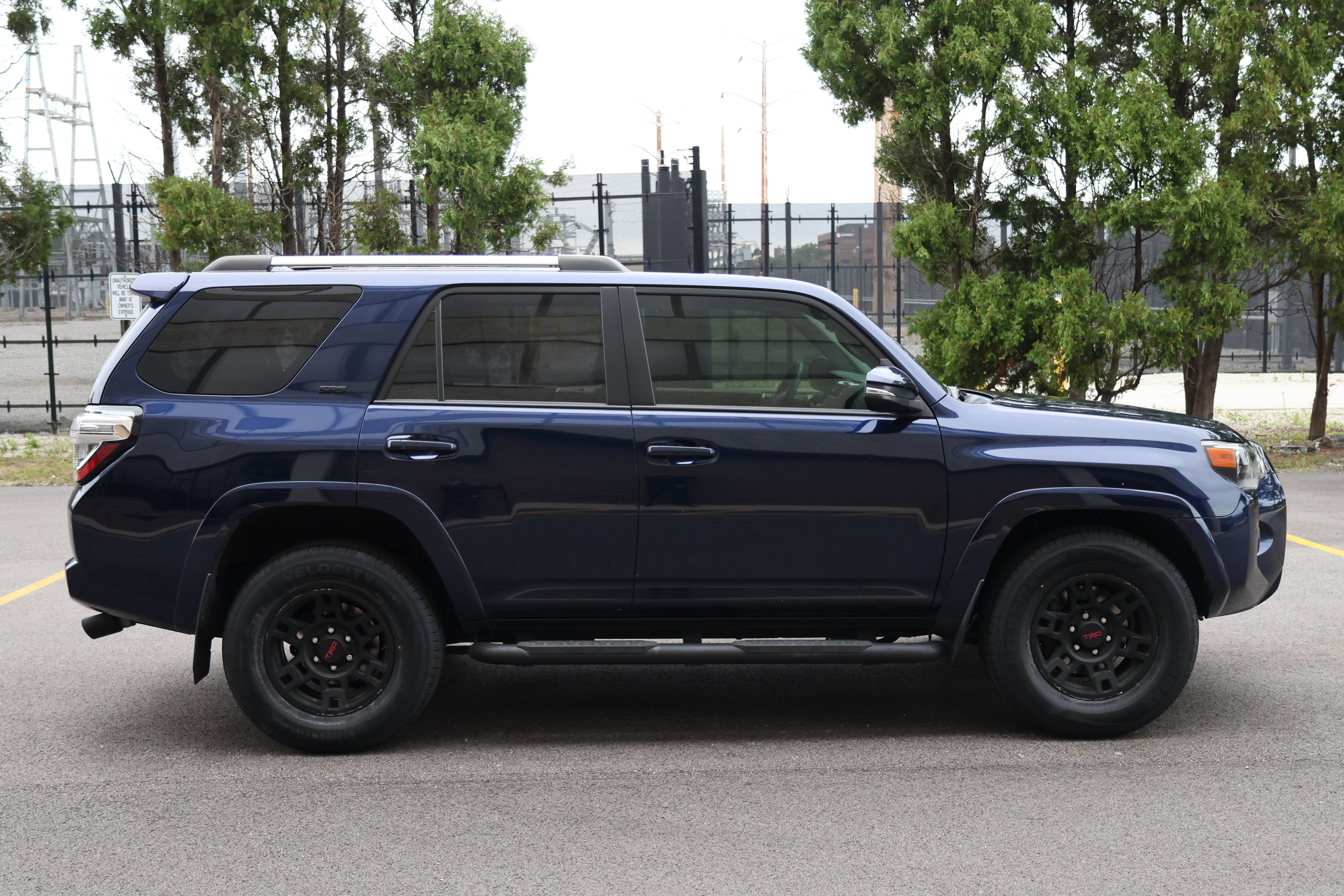 Used 2021 Toyota 4Runner SR5 Premium w/ Moonroof Package RWD image 2