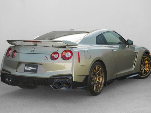 Used 2024 Nissan GT-R T-spec Dual-clutch 6-Speed Tra w/ Floor Mat Package image 3