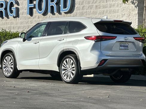 Used 2023 Toyota Highlander Platinum image 6