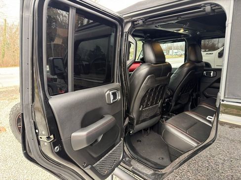 Used 2020 Jeep Gladiator Rubicon w/ Advanced Safety Group image 14