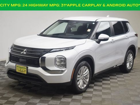 Used 2024 Mitsubishi Outlander ES FWD image 3