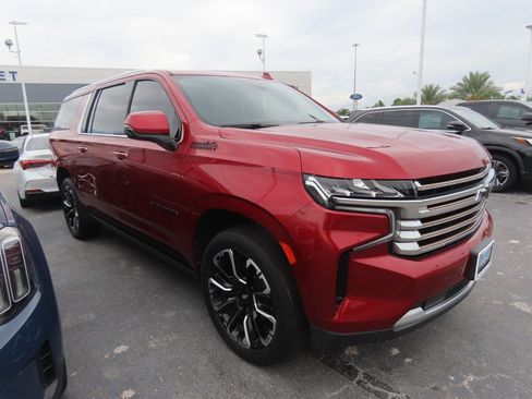 Used 2022 Chevrolet Suburban High Country RWD image 7