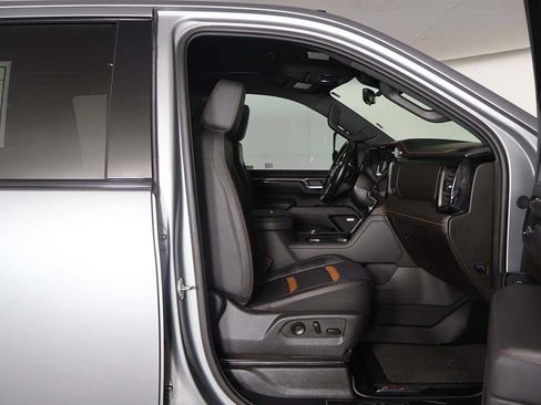 Used 2025 GMC Sierra 2500 AT4 w/ Technology Package AWD/4WD image 34