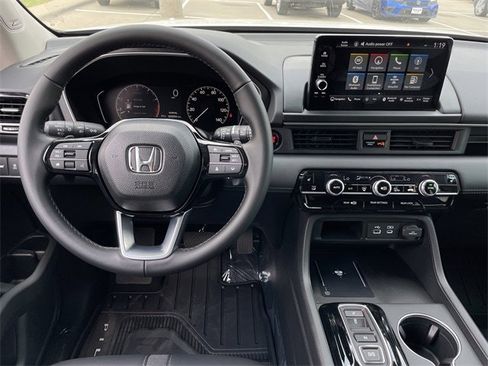 New 2025 Honda Pilot Touring image 12