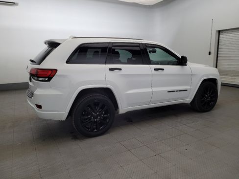 Used 2018 Jeep Grand Cherokee Altitude AWD/4WD image 10