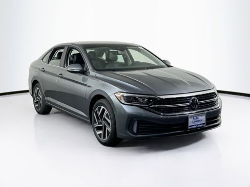 Used 2023 Volkswagen Jetta SEL FWD image 3