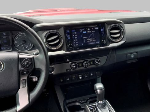Used 2018 Toyota Tacoma TRD Sport w/ Technology Package RWD image 7