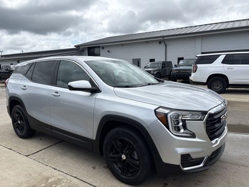 Used 2022 GMC Terrain SLE image 4