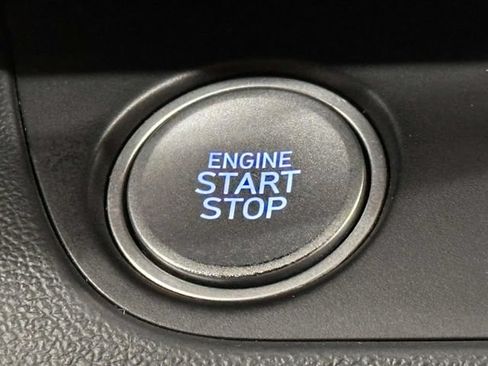 Used 2025 Hyundai Elantra SEL FWD image 30
