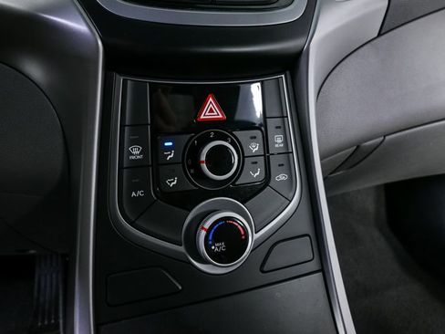 Used 2014 Hyundai Elantra SE image 14