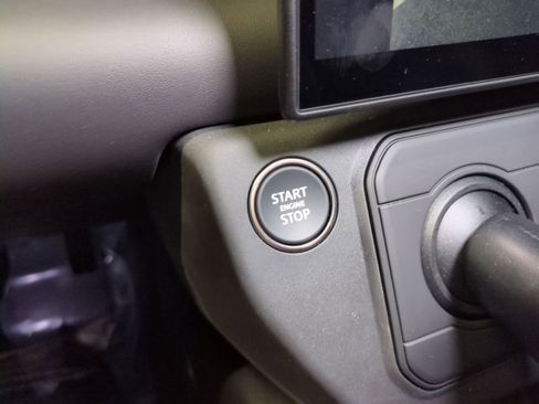 New 2026 Land Rover Defender 110 X-Dynamic SE image 23