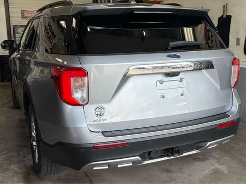 Used 2023 Ford Explorer XLT w/ Equipment Group 202A AWD/4WD image 7
