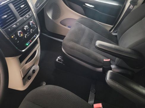 Used 2019 Dodge Grand Caravan SE w/ UConnect Hands-Free Group FWD image 26