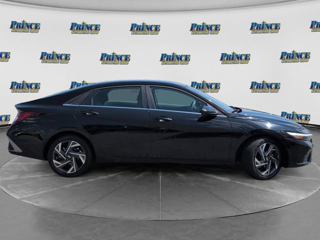 Used 2025 Hyundai Elantra SEL FWD image 4