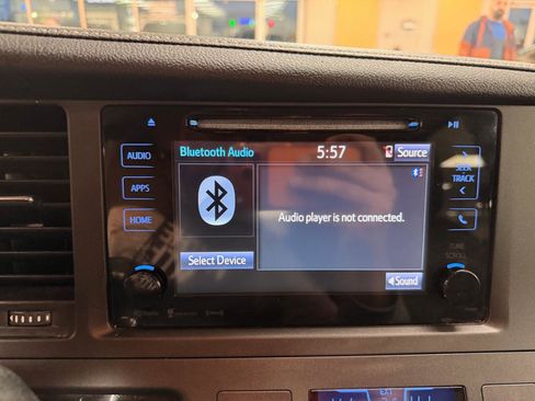 Used 2016 Toyota Sienna SE image 13