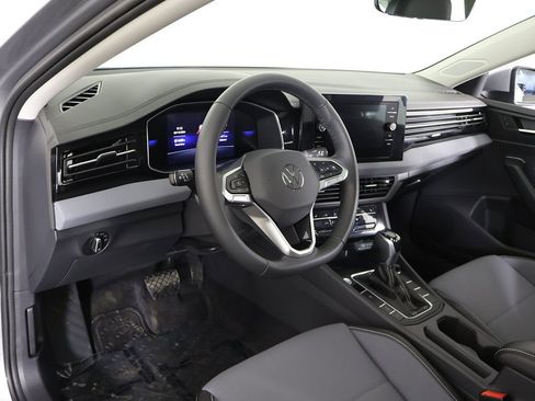 Used 2026 Volkswagen Jetta SE image 28