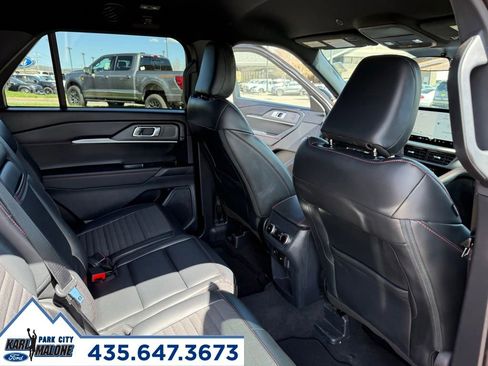 Used 2025 Ford Explorer ST-Line w/ ST-Line Street Pack AWD/4WD image 36