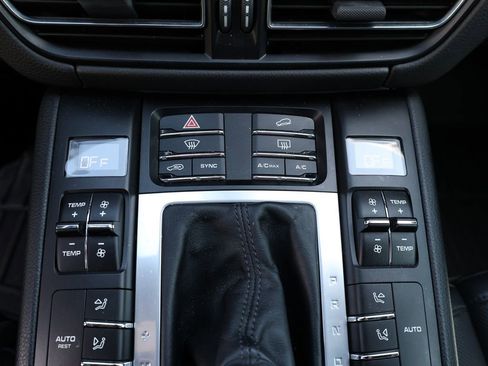 Used 2020 Porsche Macan image 29