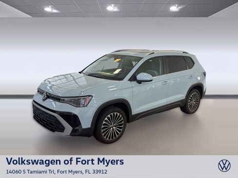 New 2026 Volkswagen Taos SE FWD image 1