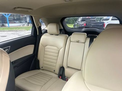 Used 2019 Ford Edge SEL w/ Equipment Group 201A FWD image 17