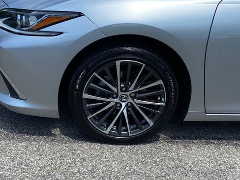 Certified 2023 Lexus ES 250 w/ Premium Package AWD/4WD image 11