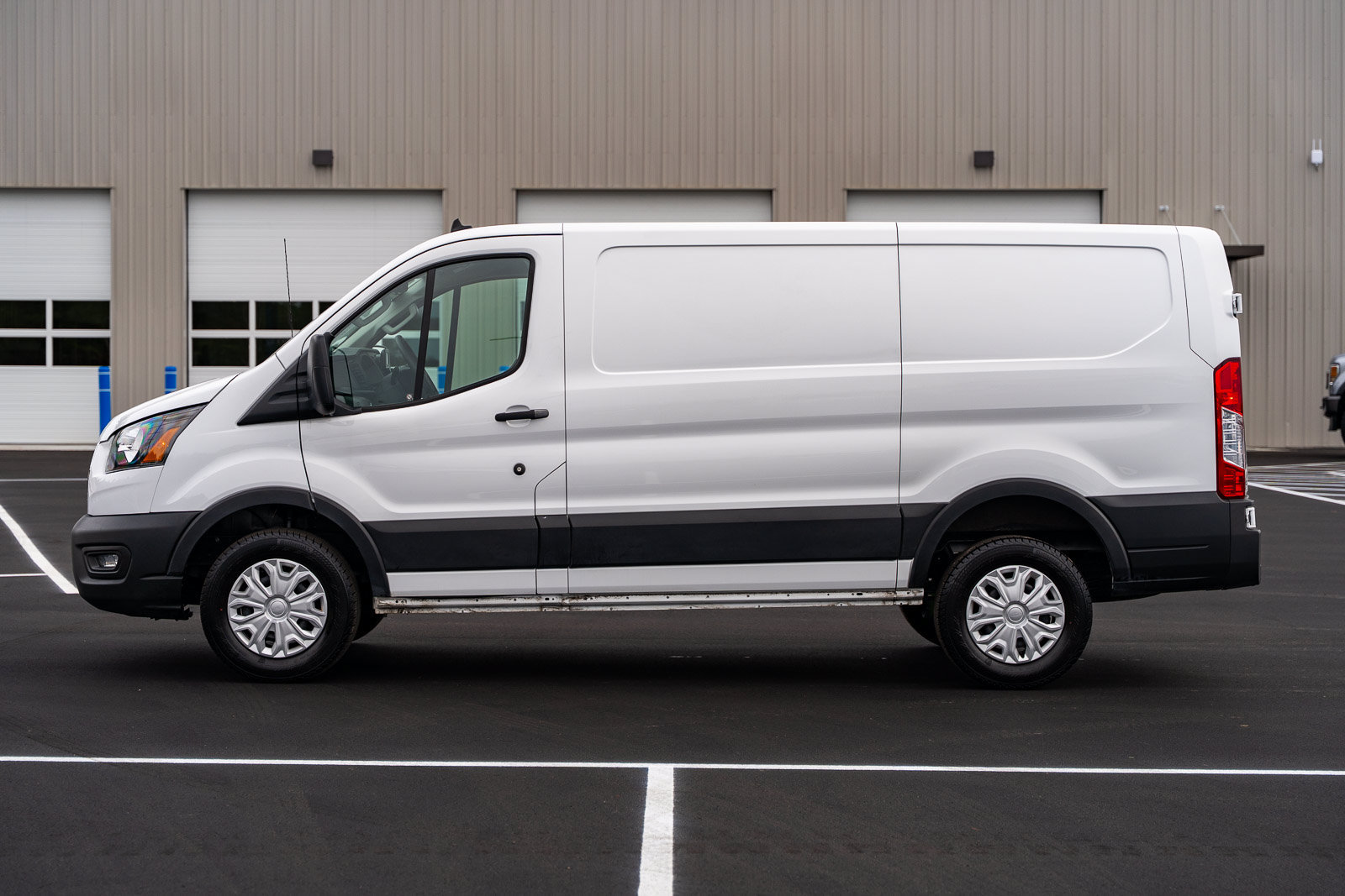 Used 2025 Ford Transit 250 Low Roof w/ Exterior Upgrade Package RWD image 4