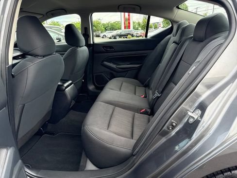Used 2025 Nissan Altima 2.5 SV FWD image 15