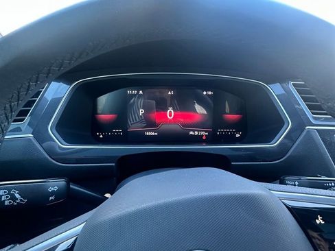 Used 2024 Volkswagen Tiguan SE R-Line image 11