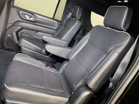 Used 2023 Chevrolet Suburban Premier w/ Advanced Technology Package image 12