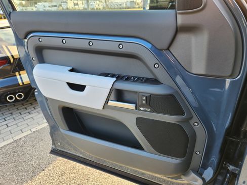 New 2026 Land Rover Defender 110 X-Dynamic SE image 16