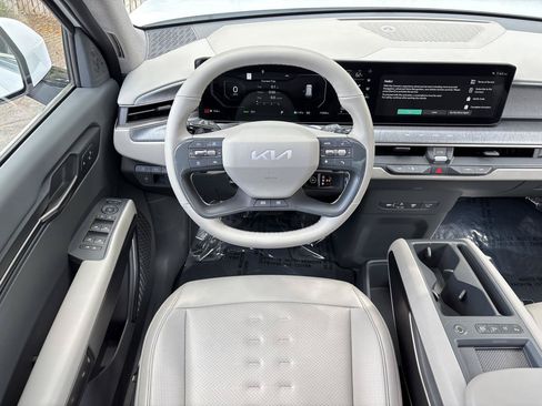 Used 2025 Kia EV9 Wind AWD/4WD image 3