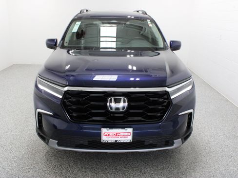 Used 2025 Honda Pilot Touring image 3