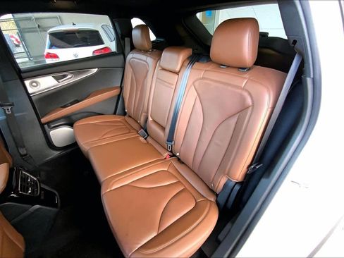 Used 2022 Lincoln Nautilus Reserve w/ Equipment Group 202A image 20