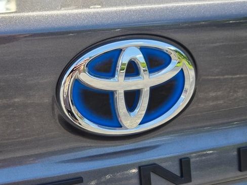 Used 2025 Toyota Sienna XLE FWD image 20