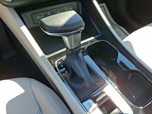 Certified 2025 Hyundai Tucson SE image 18