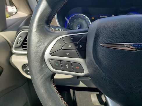 Used 2018 Chrysler Pacifica Touring-L w/ Advanced Safetytec Group FWD image 27