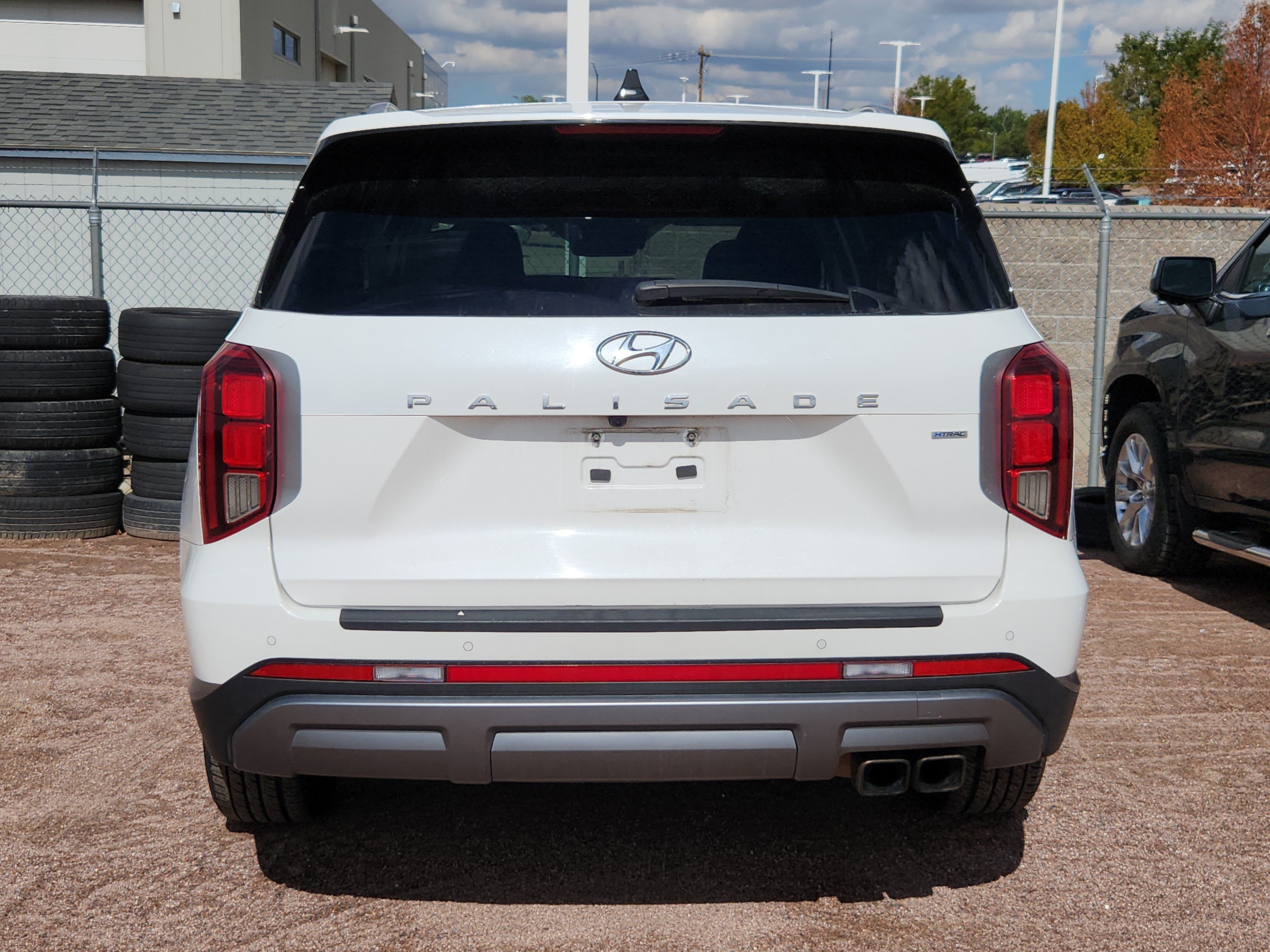 Used 2023 Hyundai Palisade SEL w/ Premium Package AWD/4WD image 3