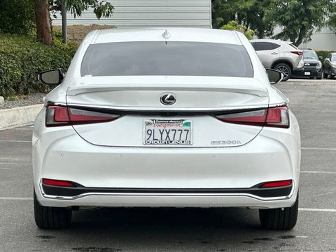 Used 2024 Lexus ES 300h w/ Premium Package FWD image 11