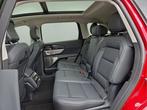 New 2026 Lincoln Nautilus Reserve AWD/4WD image 10