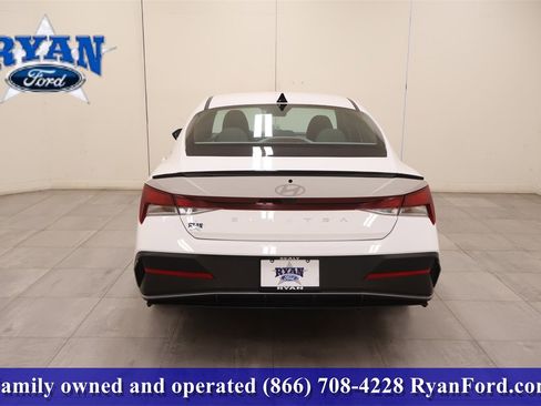 Used 2025 Hyundai Elantra Sport image 5