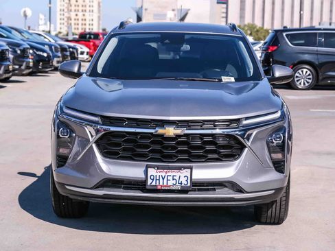 Used 2024 Chevrolet Trax LT w/ Driver Confidence Package FWD image 2