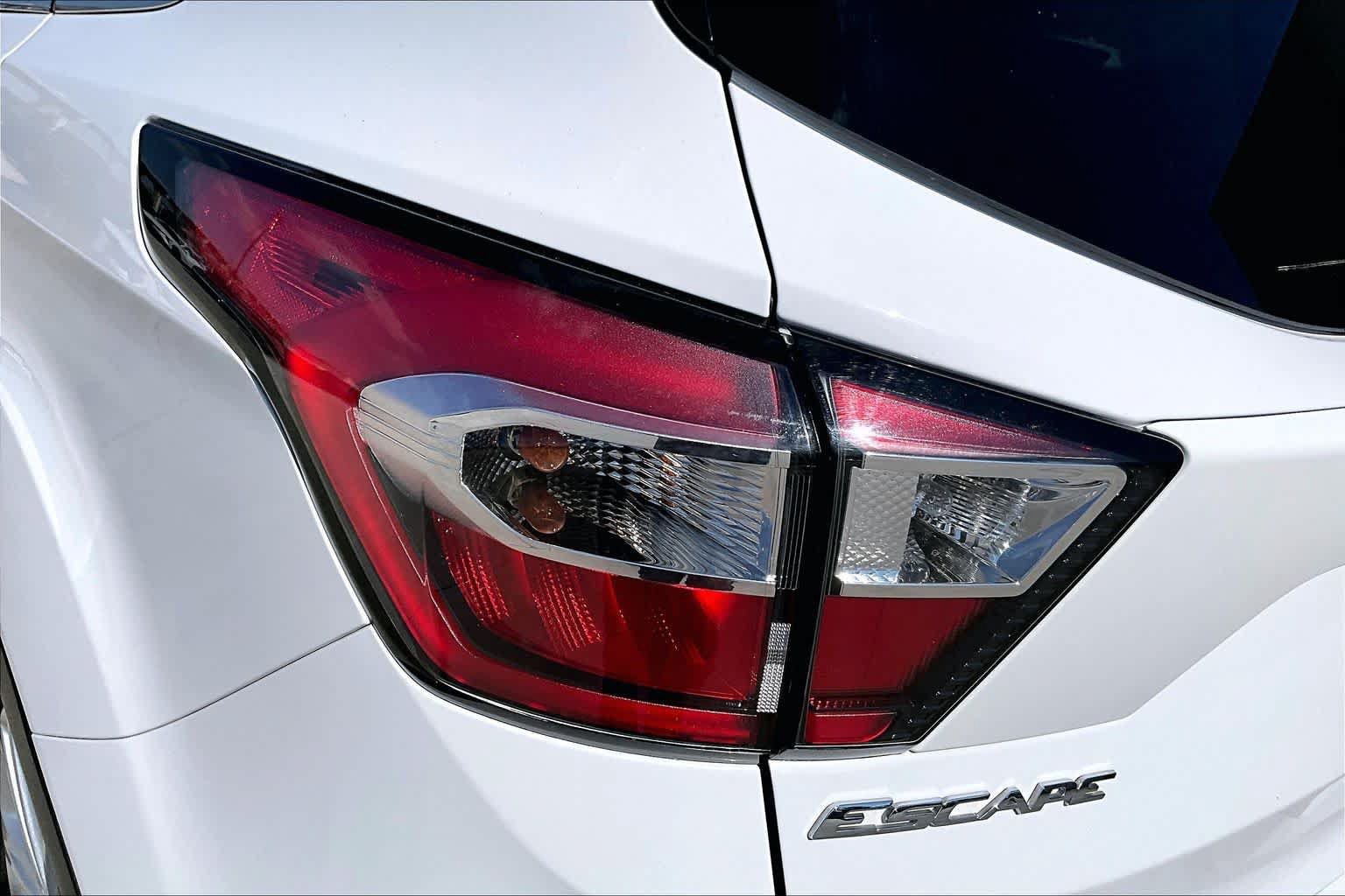 Used 2017 Ford Escape SE FWD image 27