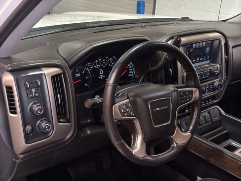 Used 2017 GMC Sierra 1500 Denali w/ Denali Ultimate Package AWD/4WD image 18