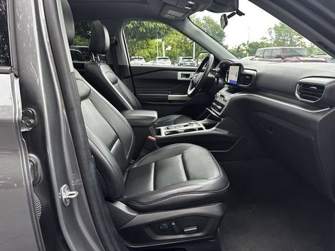 Certified 2022 Ford Explorer XLT w/ Equipment Group 202A AWD/4WD image 34