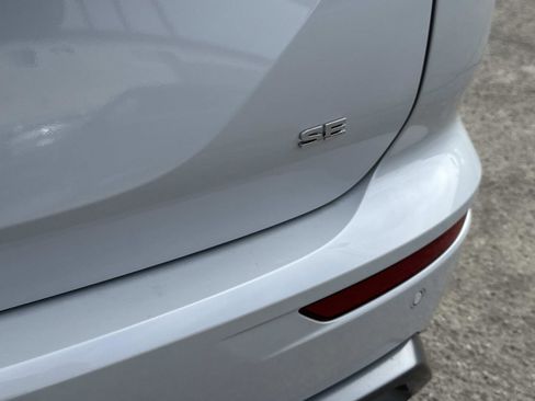 New 2025 Mitsubishi Outlander SE image 6