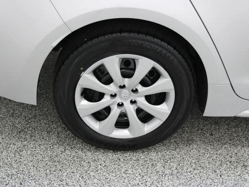 Used 2025 Toyota Corolla LE FWD image 6